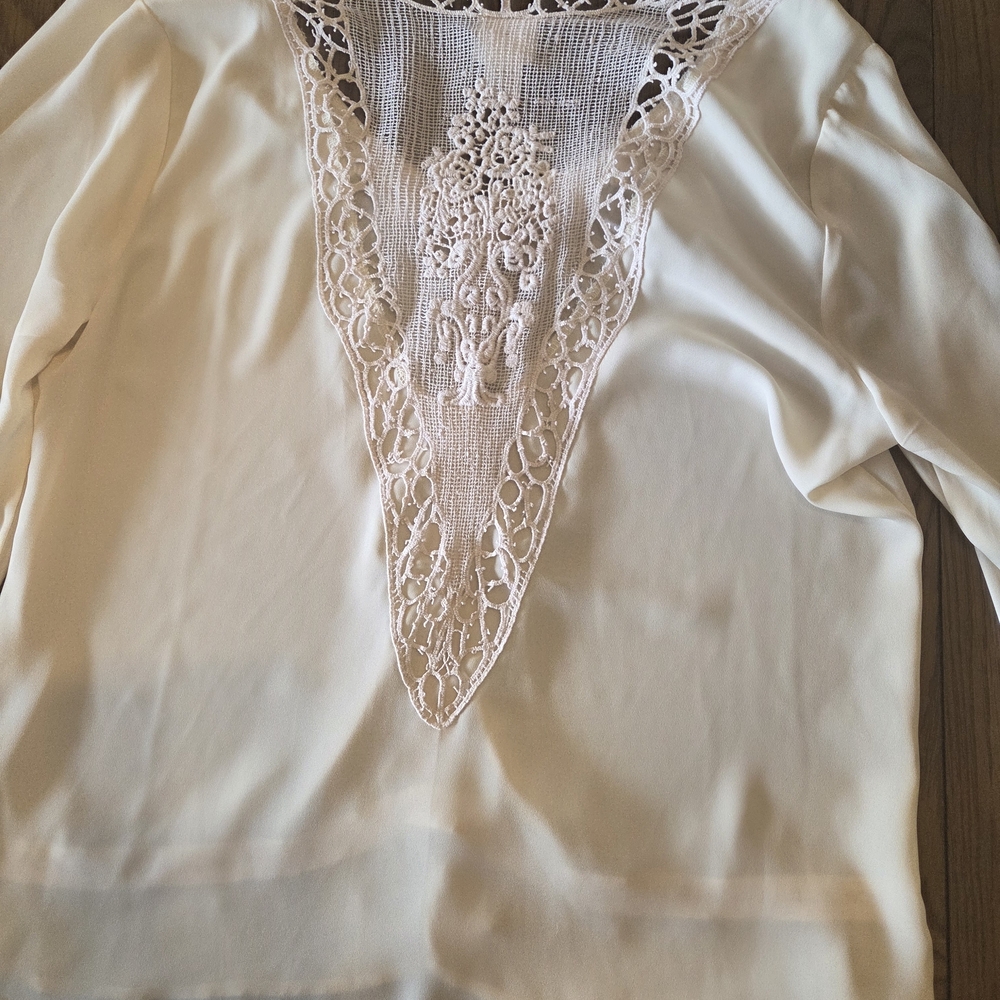 Daytrip Cream V-Neck Lace-Trim Peasant Blouse - Picture 4 of 4